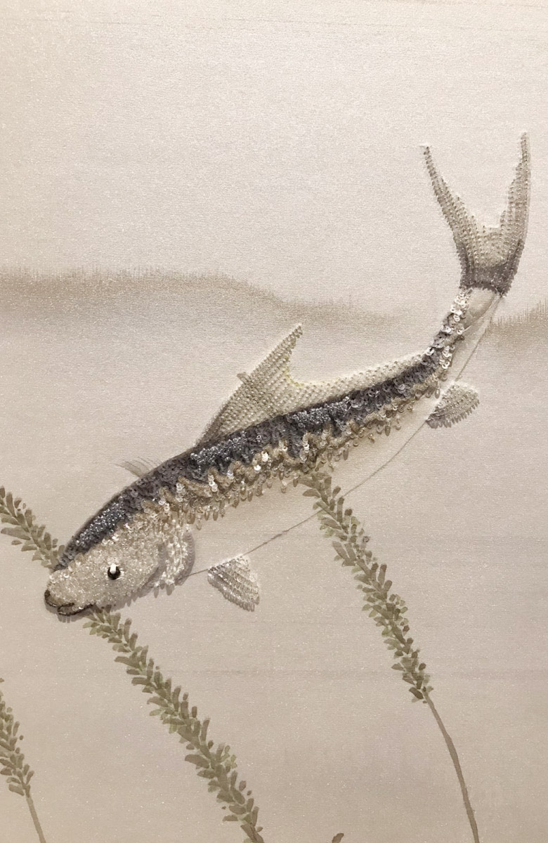 Abstrakter Hintergrund mit Fischen und hellen Tönen